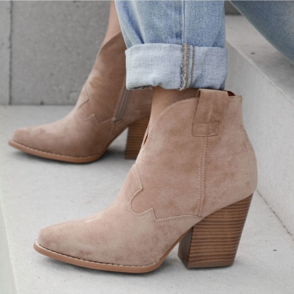MERONA BLOCK HEEL POINTED TOE BACK ZIPPER CLOSURE SLIP ON BOOT